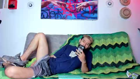 Snapshot of valentino_bel chatting on July 31, 3:11 pm Nick online show from July 31, 3:11 pm