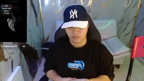 valeri_harpers4 online show from April 22, 4:59 am