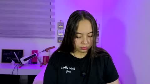 Snapshot of valeria_cherry chatting on June 23, 2:20 am valeria online show from June 23, 2:20 am