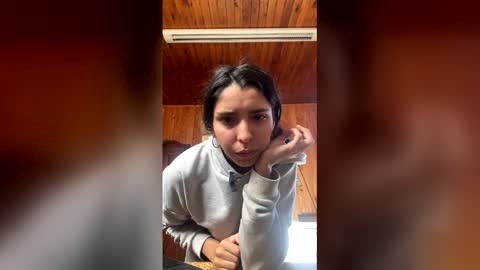 Snapshot of valeria_feroz chatting on May 20, 1:50 pm valeria_feroz online show from May 20, 1:50 pm