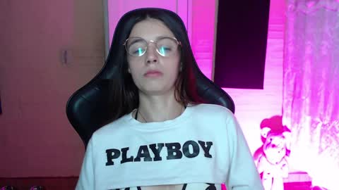 Snapshot of valeria_mendozza chatting on December 31, 5:44 am   online show from December 31, 5:44 am