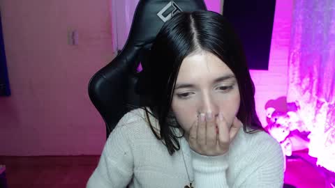 Snapshot of valeria_mendozza chatting on February 6, 4:53 am   online show from February 6, 4:53 am