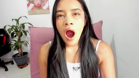 Snapshot of valeria_miller69 chatting on October 28, 1:47 pm valeria_miller69 online show from October 28, 1:47 pm