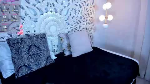 Snapshot of valeria_restrepo chatting on June 7, 11:47 am Valeria online show from June 7, 11:47 am