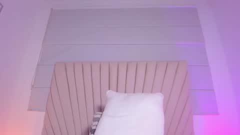 Snapshot of valeria_uribe22 chatting on July 6, 9:06 am online show from July 6, 9:06 am
