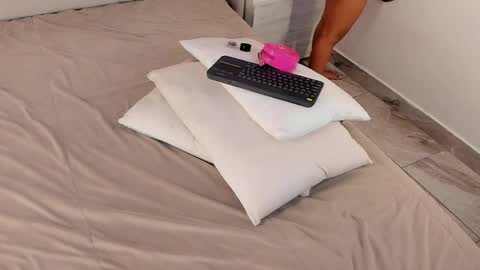 Snapshot of valeriah_ chatting on June 4, 1:17 pm Valeria online show from June 4, 1:17 pm