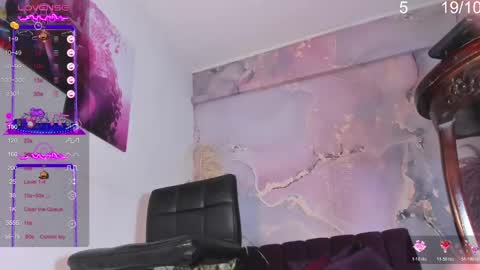 Snapshot of valeriaqueents chatting on October 19, 1:23 pm online show from October 19, 1:23 pm