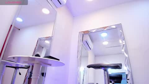 Snapshot of valeriaqueents__ chatting on June 8, 12:05 pm valeria online show from June 8, 12:05 pm