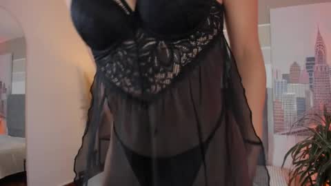 Snapshot of valeriavibes chatting on December 22, 9:09 pm Valeria online show from December 22, 9:09 pm