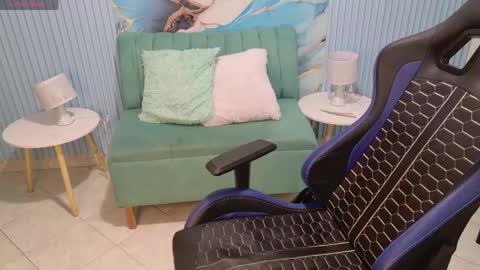 Snapshot of valerie20_ chatting on May 20, 5:35 am Valerie online show from May 20, 5:35 am