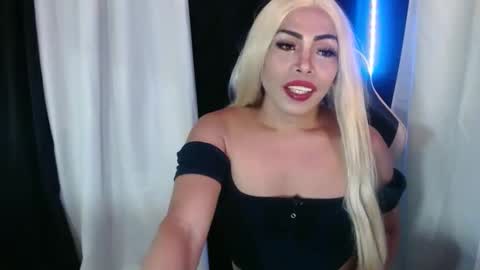 Snapshot of valerie_sensual chatting on January 6, 3:42 am valerie_sensual online show from January 6, 3:42 am