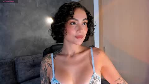 Snapshot of valerieaustin chatting on May 5, 4:37 pm call me Val online show from May 5, 4:37 pm