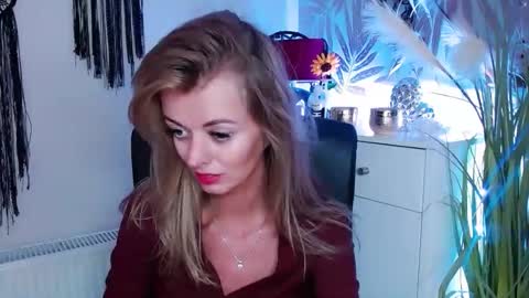 Valerie  online show from December 30, 2:51 pm