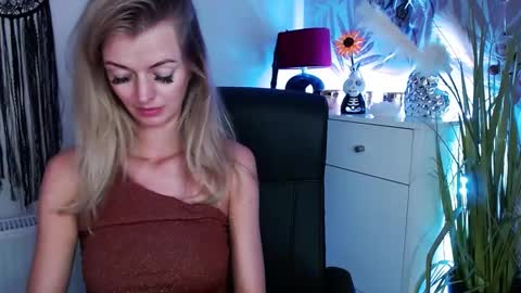 Valerie  online show from February 11, 12:58 pm