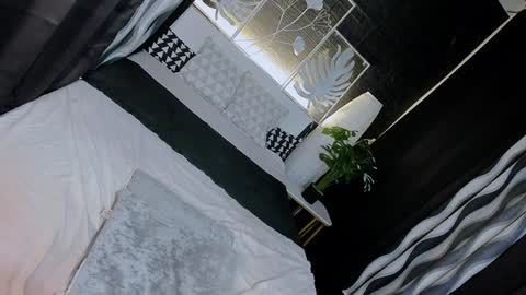 Snapshot of valerieriches chatting on December 8, 6:43 am Valerie online show from December 8, 6:43 am