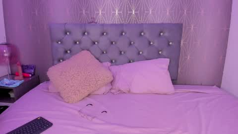 valeriesaint online show from April 8, 10:32 pm