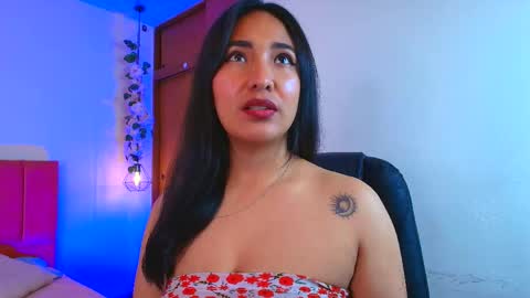 Snapshot of valerigh_ chatting on June 6, 11:15 am VALERI online show from June 6, 11:15 am