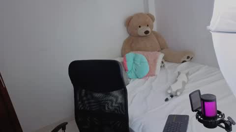 valerihouse_ online show from May 5, 1:13 am