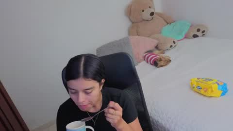 Snapshot of valerihouse_ chatting on June 24, 2:21 am valerihouse_ online show from June 24, 2:21 am