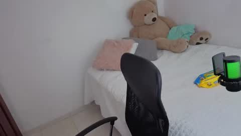 Snapshot of valerihouse_ chatting on June 26, 2:05 am valerihouse_ online show from June 26, 2:05 am
