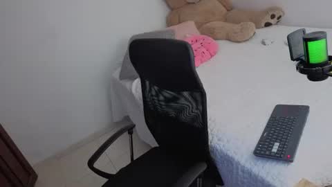 Snapshot of valerihouse_ chatting on July 7, 1:52 am valerihouse_ online show from July 7, 1:52 am