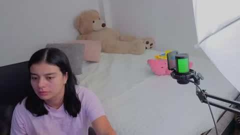 Snapshot of valerihouse_ chatting on July 16, 2:17 am valerihouse_ online show from July 16, 2:17 am