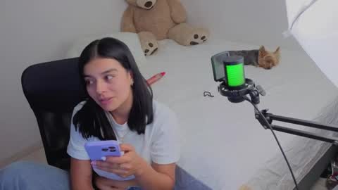 Snapshot of valerihouse_ chatting on July 19, 1:42 am valerihouse_ online show from July 19, 1:42 am