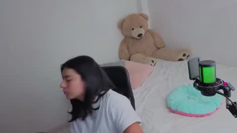 Snapshot of valerihouse_ chatting on August 1, 2:44 am valerihouse_ online show from August 1, 2:44 am