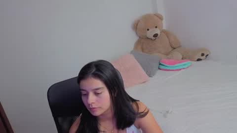 Snapshot of valerihouse_ chatting on August 6, 2:13 am valerihouse_ online show from August 6, 2:13 am