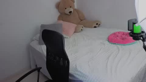 Snapshot of valerihouse_ chatting on August 7, 2:35 am valerihouse_ online show from August 7, 2:35 am