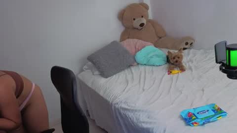 Snapshot of valerihouse_ chatting on August 8, 2:03 am valerihouse_ online show from August 8, 2:03 am