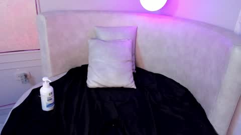 Snapshot of valeriia_moon chatting on January 16, 9:48 am Valeria GomezGMT-5 2200-0600 online show from January 16, 9:48 am