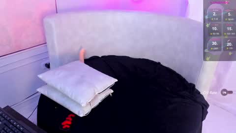Snapshot of valeriia_moon chatting on February 23, 4:24 pm Valeria GomezGMT-5 2200-0600 online show from February 23, 4:24 pm