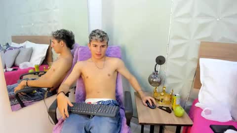 Snapshot of valerius_angel chatting on June 7, 12:48 am V A L E R I U S online show from June 7, 12:48 am