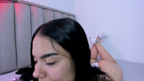 Snapshot of valery__nova chatting on April 23, 3:36 pm Cris online show from April 23, 3:36 pm