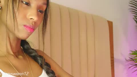 Snapshot of valery_swan1 chatting on May 31, 6:53 am Valery swan1 online show from May 31, 6:53 am