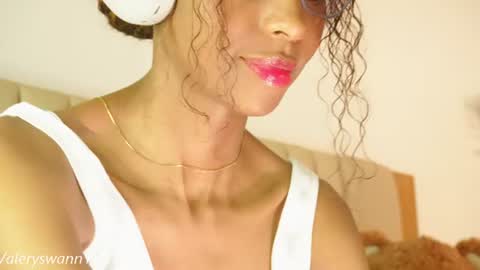 Snapshot of valery_swan1 chatting on August 6, 4:03 am Valery swan1 online show from August 6, 4:03 am