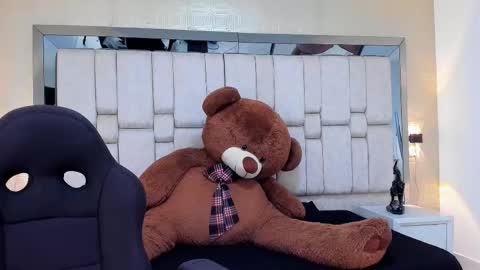 Snapshot of valerycooper23 chatting on February 19, 9:22 pm valerycooper23 online show from February 19, 9:22 pm