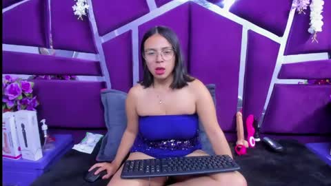 Snapshot of valerysweety__ chatting on May 23, 3:12 am ValerySweety online show from May 23, 3:12 am