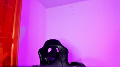 Snapshot of valeryts1 chatting on June 20, 6:11 pm ValeryTs1 online show from June 20, 6:11 pm