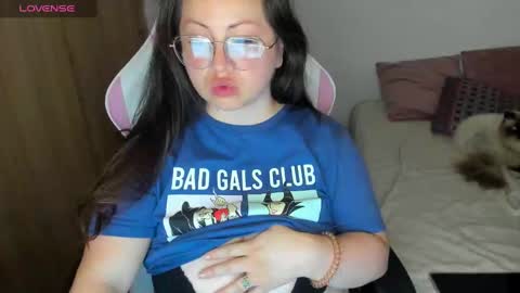 Snapshot of valeryvass_07 chatting on December 12, 12:59 am My name is Valery... Nice to meet you thumb up me please its important online show from December 12, 12:59 am