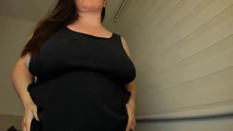 Snapshot of valeryvass_07 chatting on February 28, 3:59 am My name is Valery... Nice to meet you thumb up me please its important online show from February 28, 3:59 am