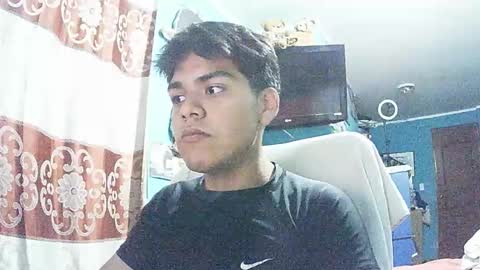 Snapshot of valesh20 chatting on January 6, 3:32 am Valesh19 online show from January 6, 3:32 am