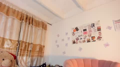 Snapshot of valientegirl_ chatting on January 18, 11:22 pm VALIENTE  online show from January 18, 11:22 pm