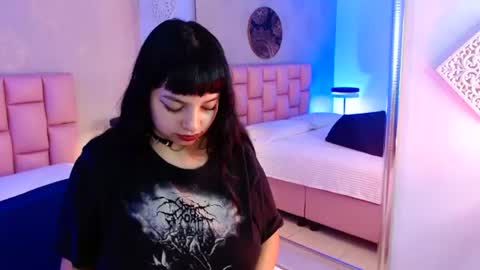 Snapshot of valkiriabennett chatting on July 24, 3:43 pm online show from July 24, 3:43 pm