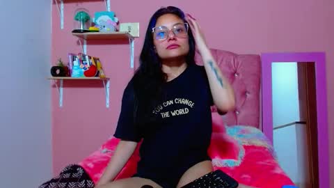 valkiry_ online show from December 17, 10:05 pm