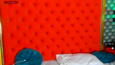 Valerie Val V online show from April 4, 10:46 am