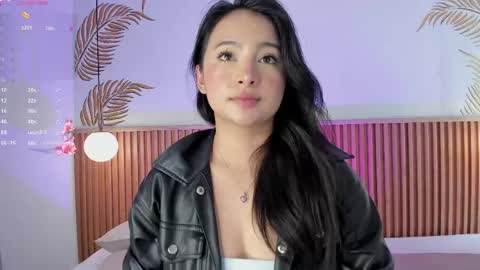 valleriie_ online show from April 14, 5:19 pm