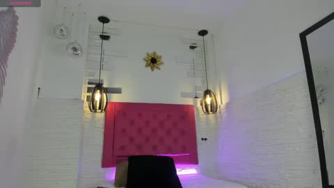 Snapshot of valloletsamar chatting on December 27, 11:17 am Vallolet Peach  online show from December 27, 11:17 am