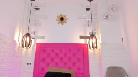 Snapshot of valloletsamar chatting on January 17, 2:18 pm Vallolet Peach  online show from January 17, 2:18 pm